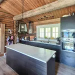 4 Bedroom Stunning In Torvikbygd