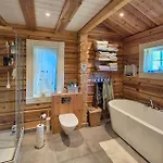 4 Bedroom Stunning In Torvikbygd * Tyrvikbygd