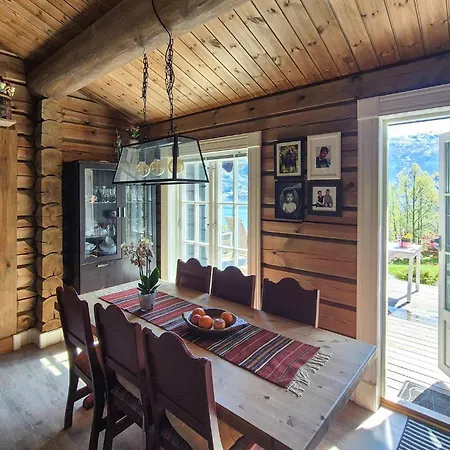 4 Bedroom Stunning In Torvikbygd *
