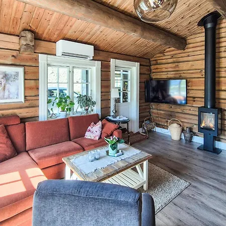 4 Bedroom Stunning In Torvikbygd Tyrvikbygd