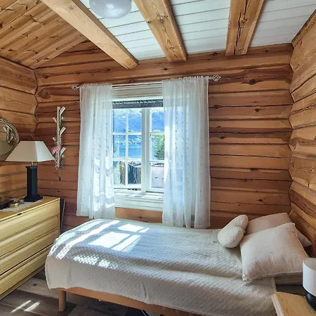 4 Bedroom Stunning In Torvikbygd * Tyrvikbygd