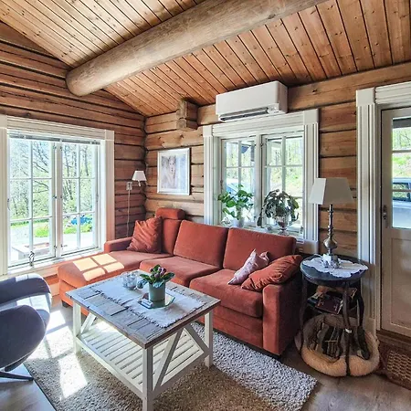 4 Bedroom Stunning In Torvikbygd * Tyrvikbygd