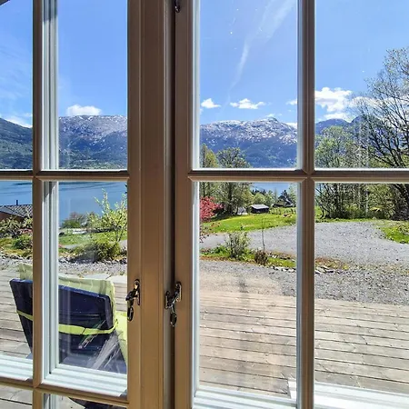 Hébergement de vacances 4 Bedroom Stunning In Torvikbygd