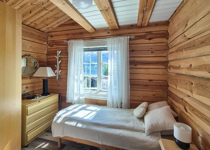 4 Bedroom Stunning In Torvikbygd * Tyrvikbygd